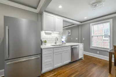 Image de Outstanding Wesley Heights Home w Movie Room