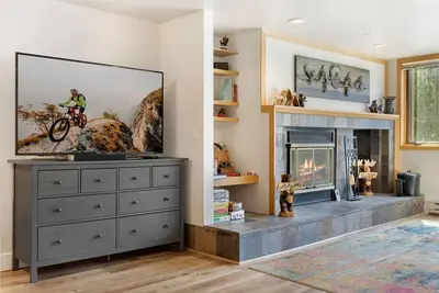 Image de Liftside Summit: 3-Min Walk to Lifts, Dining; Pool & Hot Tub with Mountain Views and Cozy Ambiance