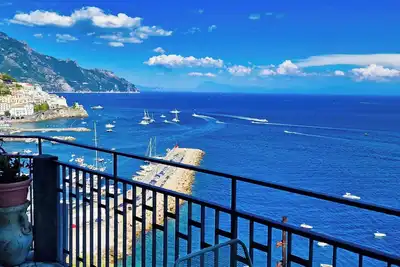 Image de Amalfi Detached Seafront Villa 🏡 Solarium ☀️ Terrace/Bbq ❤️ Walk to Beach 🏖️