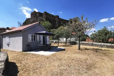Maison rénovée avec grand jardin à Polignac