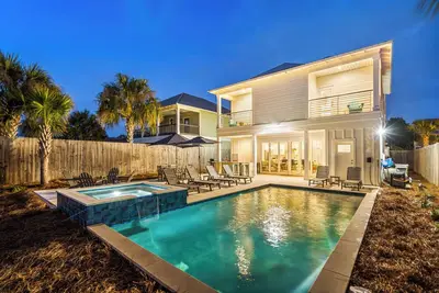 Image de Sleeps 20! Walk to Beach, Pool+Hot Tub, GameRoom Arcade | Four Suns by AvantStay