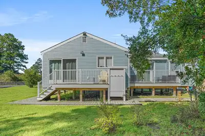 Image de Coastal Cottage | Remodeled 3br Oyster Bay Ii Retreat w/ Beachy-Chic Decor, Single-Level Comfort
