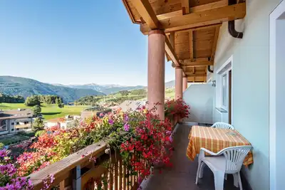 Image de Appartement 302 de la résidence Diana avec vue sur les montagnes, balcon et Wi-Fi.