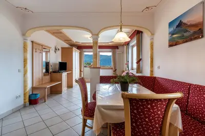 Image de Résidence Diana Appartement 103 avec vue sur les montagnes, balcon et Wi-Fi.
