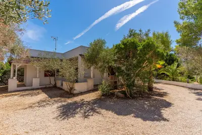 Image de Maison de vacances \"Tenuta La Saracina - Villino 4\" avec vue sur la mer, balcon et Wi-Fi.