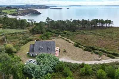 Maison surplombant la mer, au Menhir à Crozon