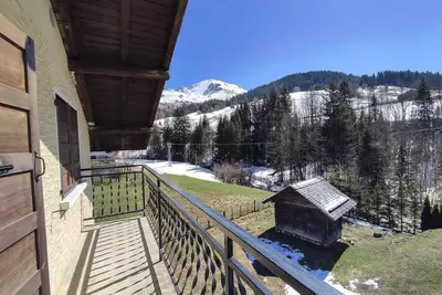 Image de 2ème étage, vue montagne, balcon, parking, télévision, casier à ski, 41m², Le Grand Bornand