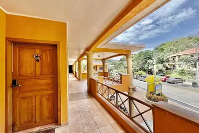 Image de Sea Breeze @ West Bay Mall, Roatan.
