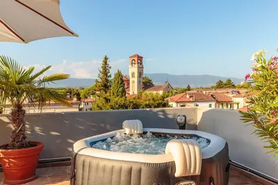 Image de Casa Dieter, a superb 2 bedrooms Apartment with Grand Terrace and private parking in Central Lucca