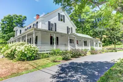 Image de New Lovely Vermont Retreat with a Hot Tub, Close to Rock River & Skiing.