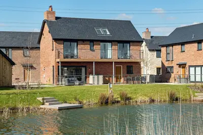 Image de Lakeside, family friendly property (Oi23)