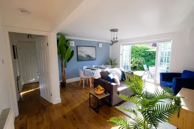 Image de Moderne-Appartement-Salle de bain privée séparée-Riverwalk Apartment One