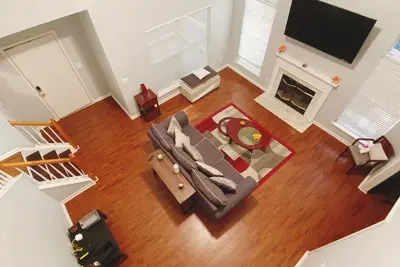 Image de Oasis for the entire family- w/ backyard and patio