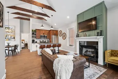 Image de Adorable Reymer Carriage Repair Loft!