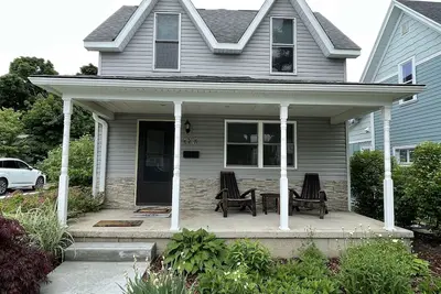 Image de A magical house near downtown Charlevoix and streets away from Lake Michigan.
