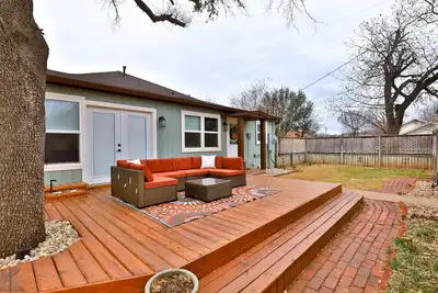 Image de Amazing outdoor deck & kitchen, large home, central to all of Abilene!