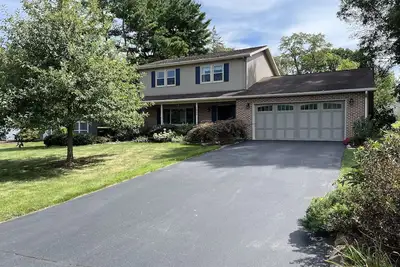 Image de Clean, Comfortable, Close to Campus in a Quiet Neighborhood