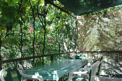 Image de Apartment for 4 with kitchen, terrace, separate entrance, parking; in greenery. .