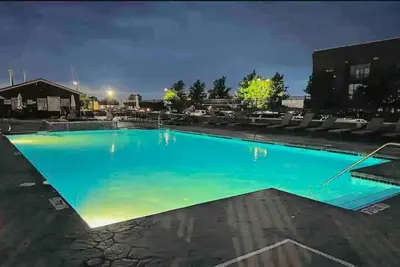 Image de Downtown Sleeps 8 Pool Hot Tub Cedar Point Sports Force Kalahari!