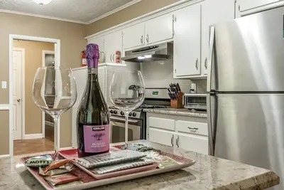 Image de 3 Br home with a Gameroom (close to campus)