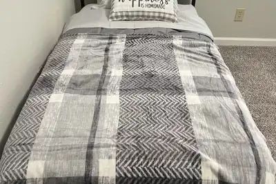 Image de Newly Remodeled 4 bedroom Home 10 minutes away from local hospitals and shopping