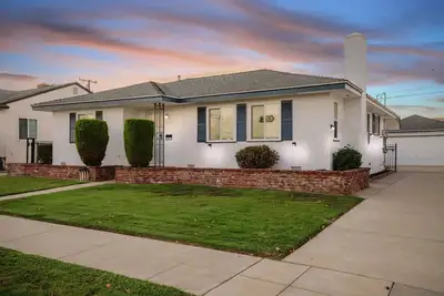 Image de Ev Charger! · Secluded · Spacious · Beautiful Home in the ♥ of Sgv