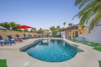 Entertainment Galore! Heated Pool, Hot Tub, Game Room, Putting Green, and More!