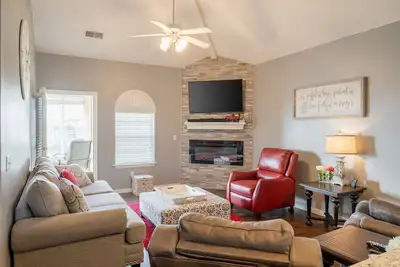 Image de Golf Course Escape • 3br Legacy Condo w/ Fireplace & Sunroom