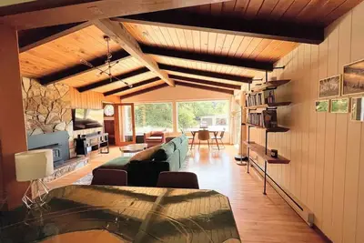 Image de Mid-Century Modern House on National Park with Ocean Views