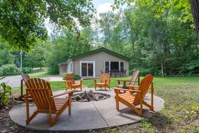 Image de Dates in July Open! Cabin on the Lake, Dock, Arcade, Kid & Dog Friendly