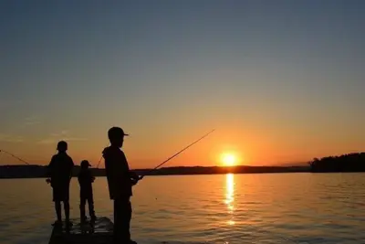 Image de Lake Pepin lakehouse on Private Beach: Dock, Kayaks, Paddleboards. & Peddle Boat…