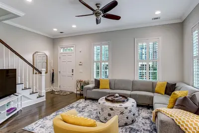 Image de Home by Crawford Square, Heated Pool Access