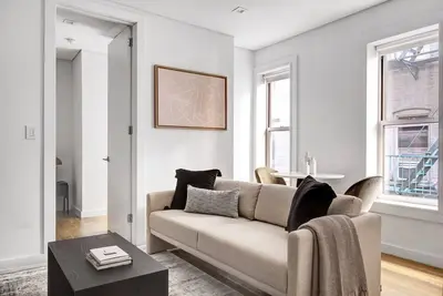 Image de Sleek Little Italy 1br w/ in-unit W/D, short walk to SoHo, by Blueground