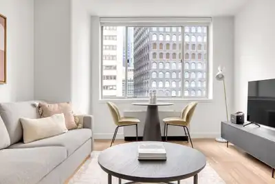 Image de Stunning FiDi 2br w/ W/D, Doorman, Elevator & Roof Deck, by Blueground