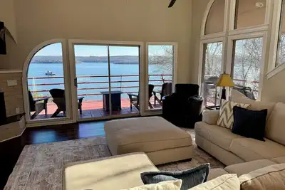 Image de Pickwick Lake Front Estate w/Spectacular Views, Boat Slip & Swimming Pool