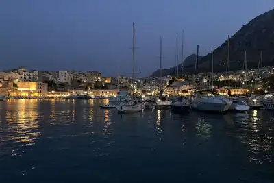 Image de Rebecca's Terrace on the harbor