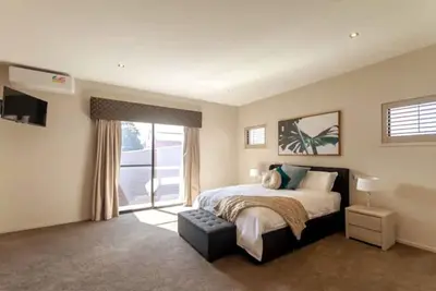 Image de Stylish Retreat Steps from Geelong Waterfront