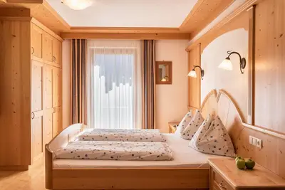 Image de Appartement Ciasa Raut App Santa Berbura avec vue sur les montagnes, balcon et Wi-Fi