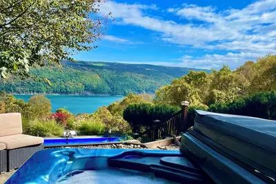 Image de Cozy secluded villa with panoramic views, waterfalls, hot tub &pool