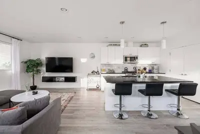 Image de Modern Chic | Spacious Duplex | Highlands