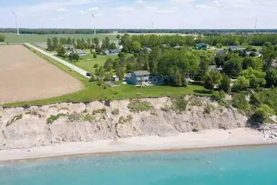 Image de Private Beach Waterfront w/ Hot Tub by Grand Bend
