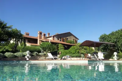 Image de B&B 400 year old restored farmhouse 15 acres, 6 apartments