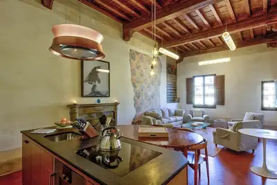 Image de Fab location, Views, 3 Suites, Ac, Lift, Wash/Dry, Frescoes, Gym