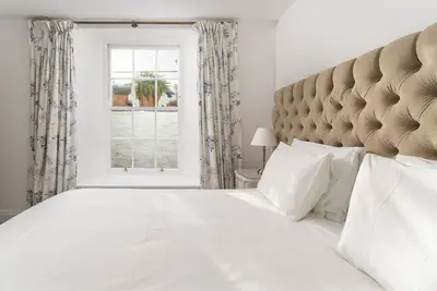 Image de Appartement-Prestige-Salle de bain privée séparée-Patio- Weekly Let