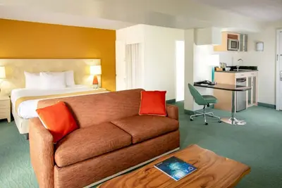 Image de Better Choice For Your Vacation! Near Honolulu Museum of Art, 4 Serene Units