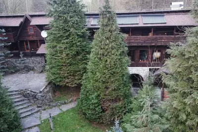 Image de Traditional Lodge in Mountain, 10 km from city, w/grill, jacuzzi, hiking trails