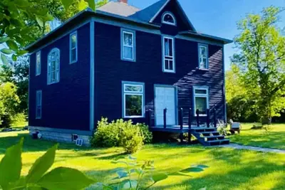 Image de Charming Country Victorian Farm House