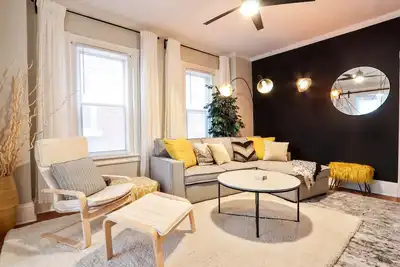 Image de The Downtown Bee: Cozy & charming escape steps from Main Street Bethlehem!