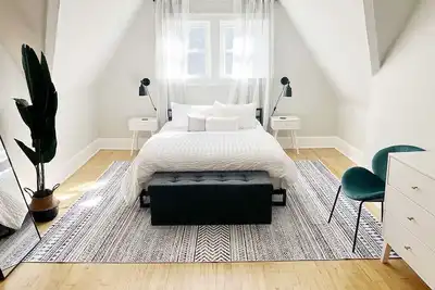 Image de Brady St - Secret Garden - Fire Pit - Chic Victorian - Family Friendly