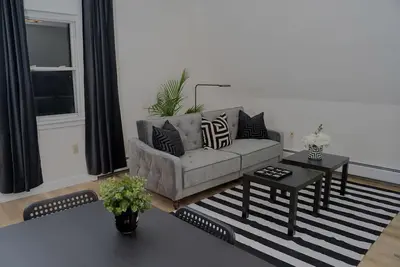 Image de Stylist and spacious centrally located one bedroom apartment